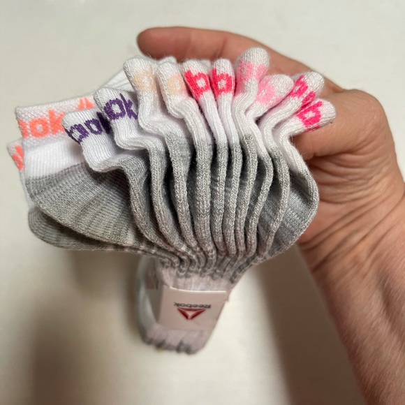 NWT Ladies Reebok 6 pk Low Cut Feather Weight Ultra Light Performance Socks - Picture 3 of 3